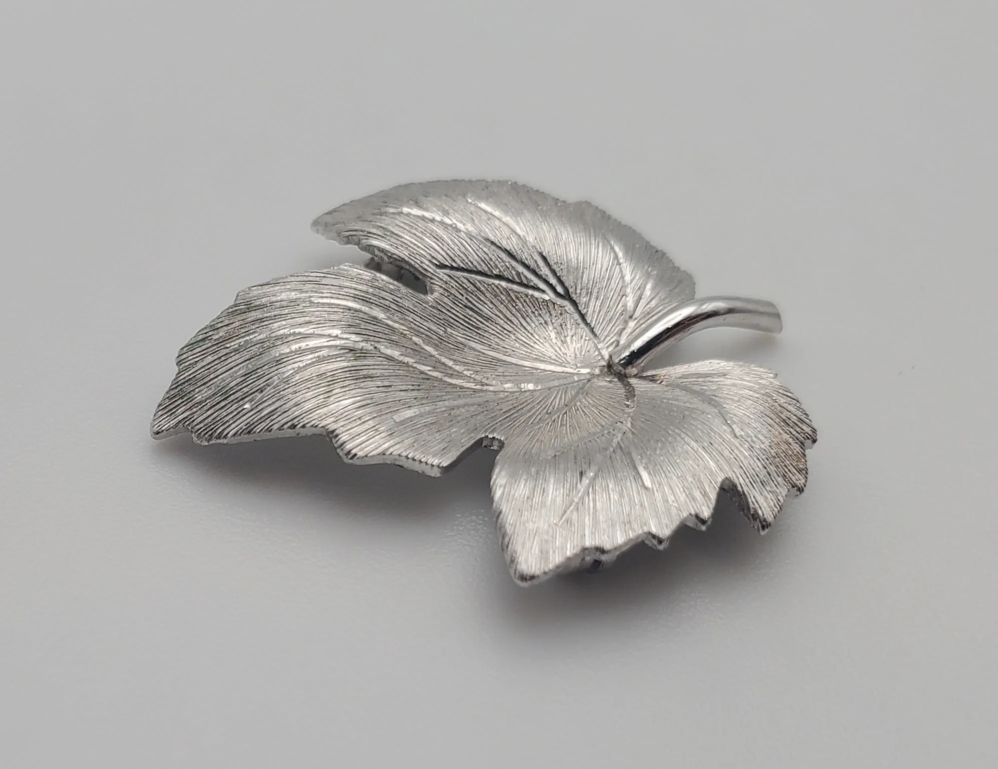 Krementz - Vintage Silver Tone Curled Maple Leaf Brooch