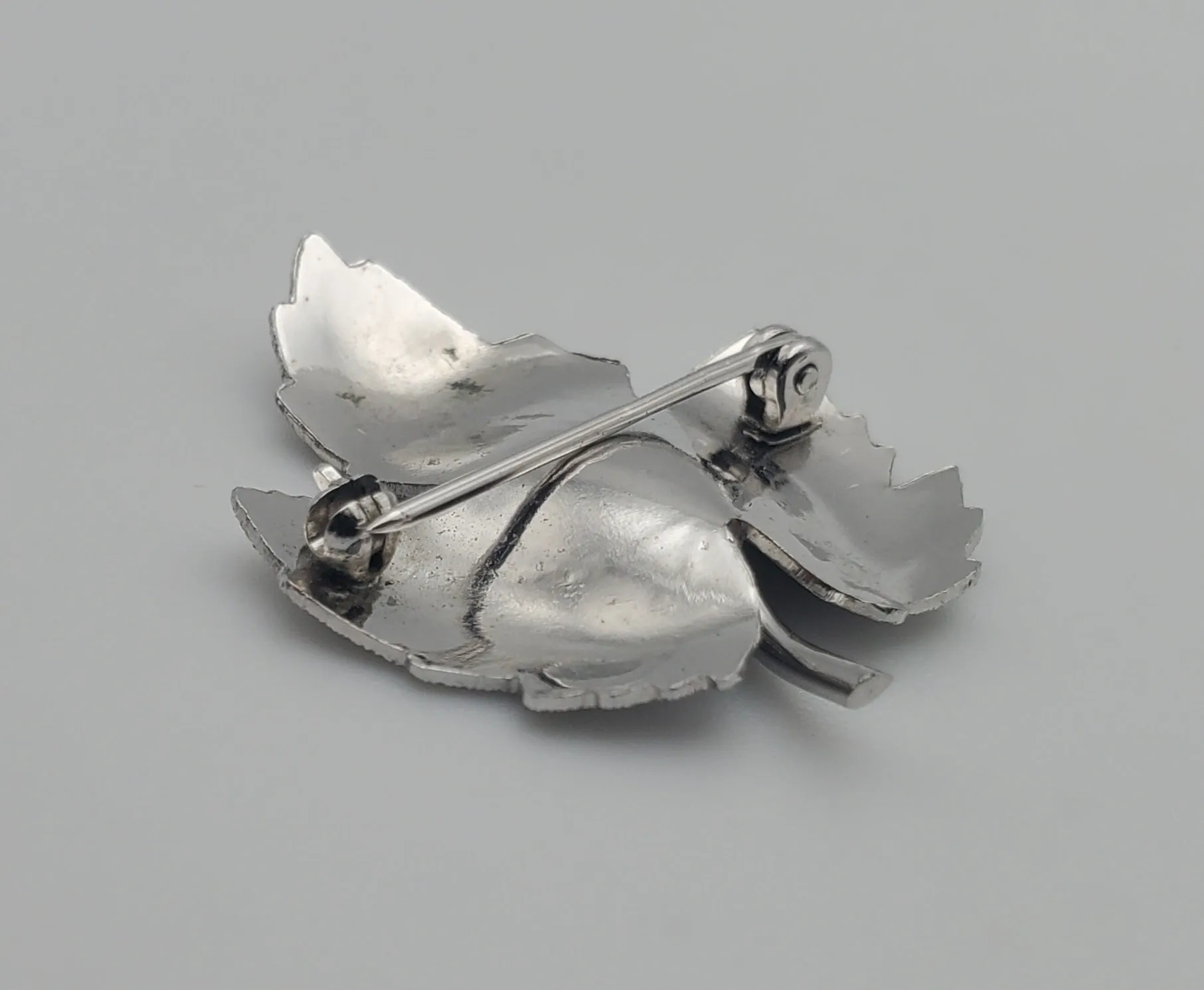 Krementz - Vintage Silver Tone Curled Maple Leaf Brooch