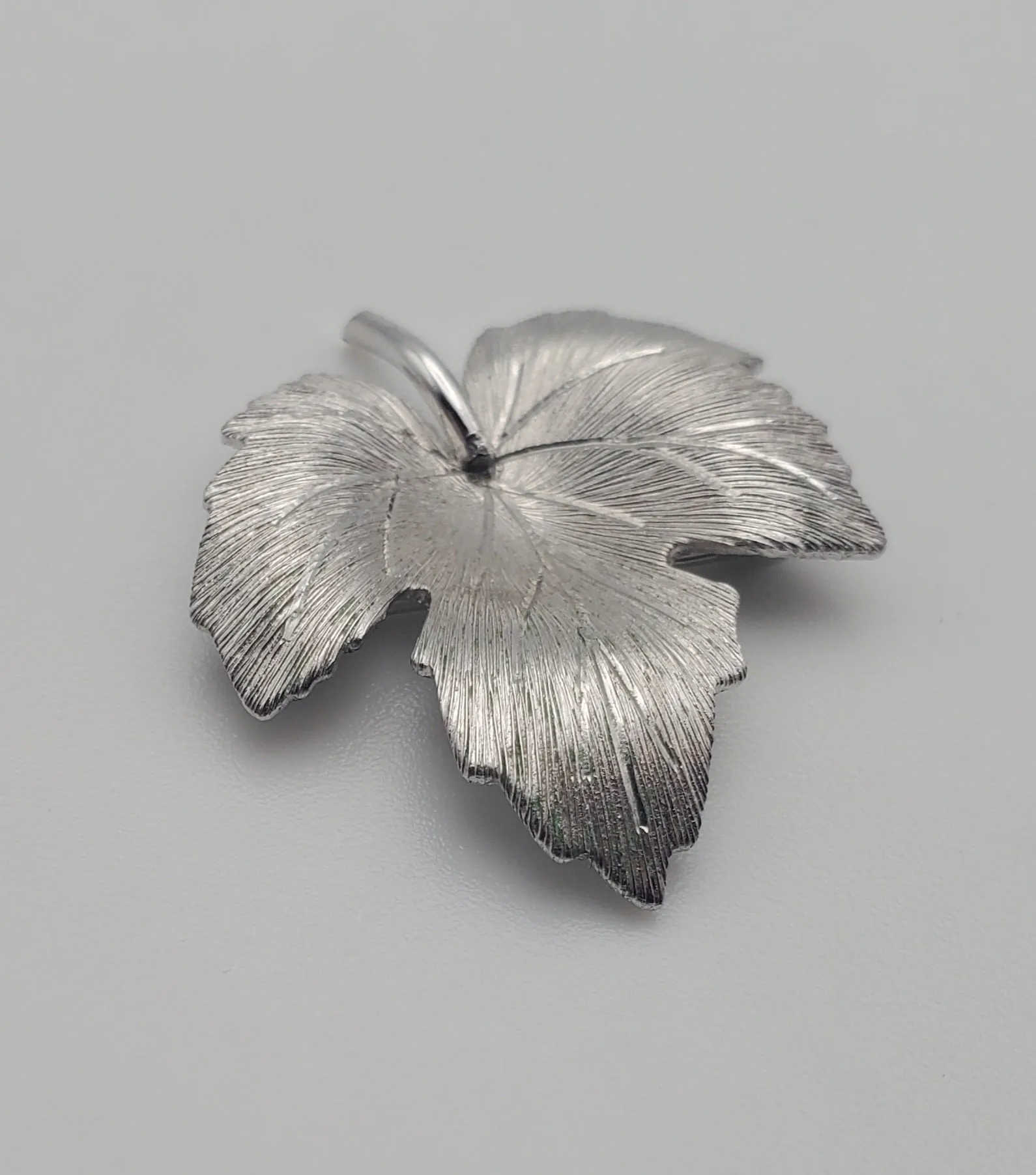 Krementz - Vintage Silver Tone Curled Maple Leaf Brooch