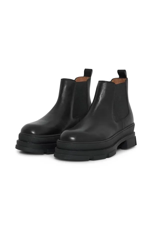 The Vera Leather Lug Boot