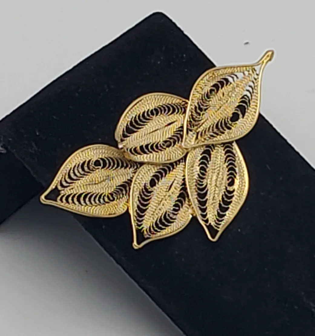 Vintage Gold Tone Filigree Leaves Brooch