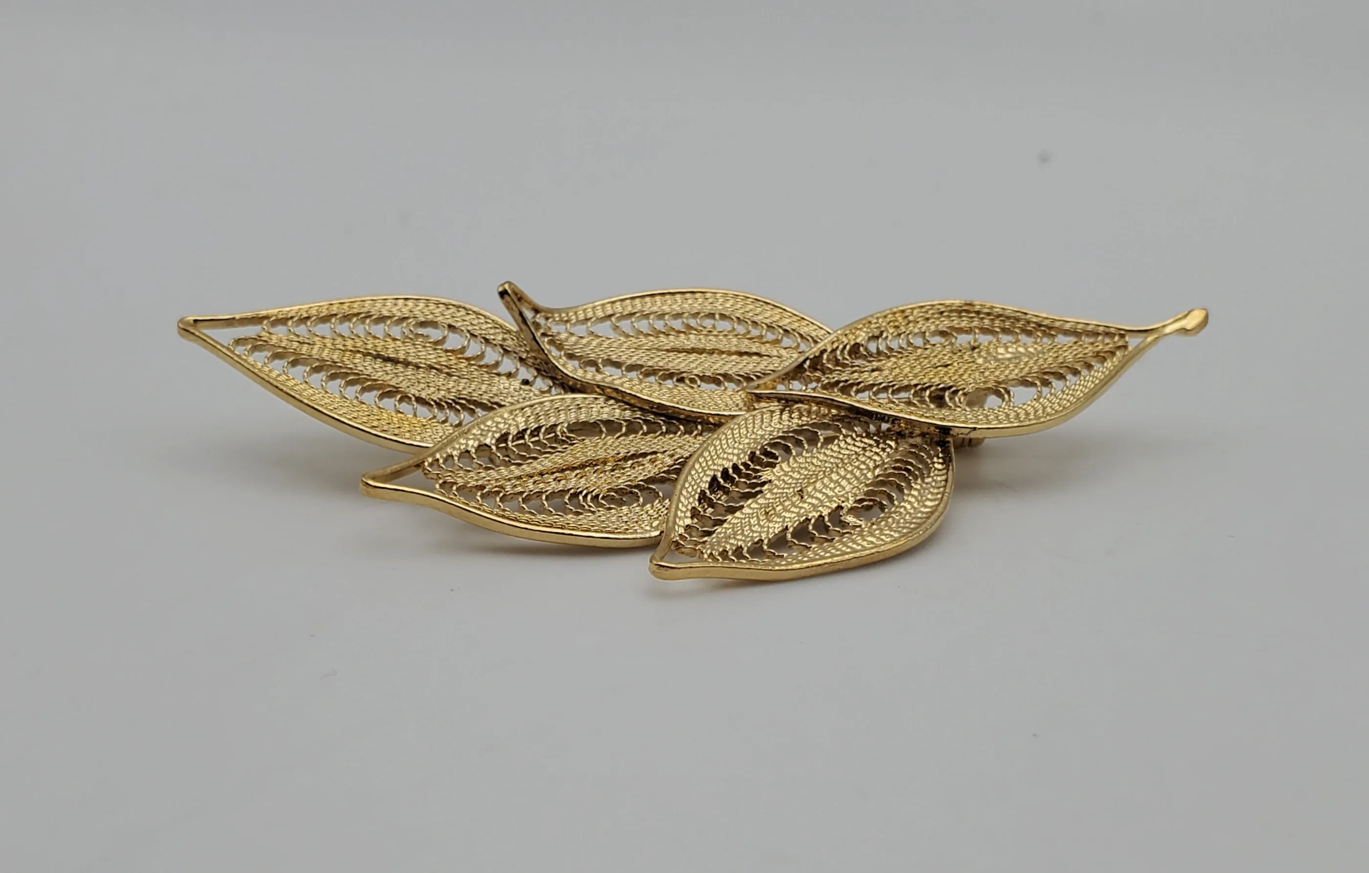 Vintage Gold Tone Filigree Leaves Brooch