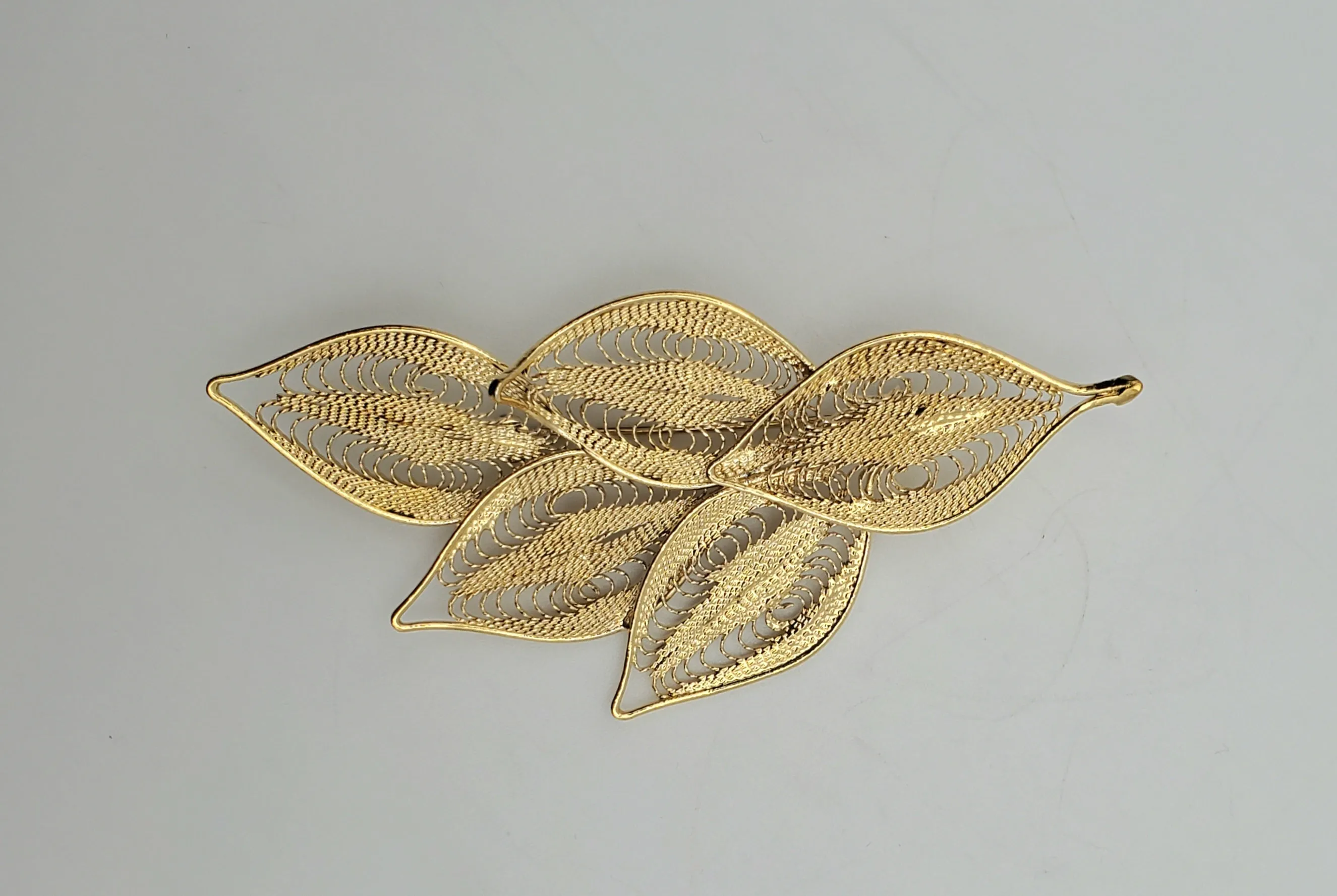 Vintage Gold Tone Filigree Leaves Brooch