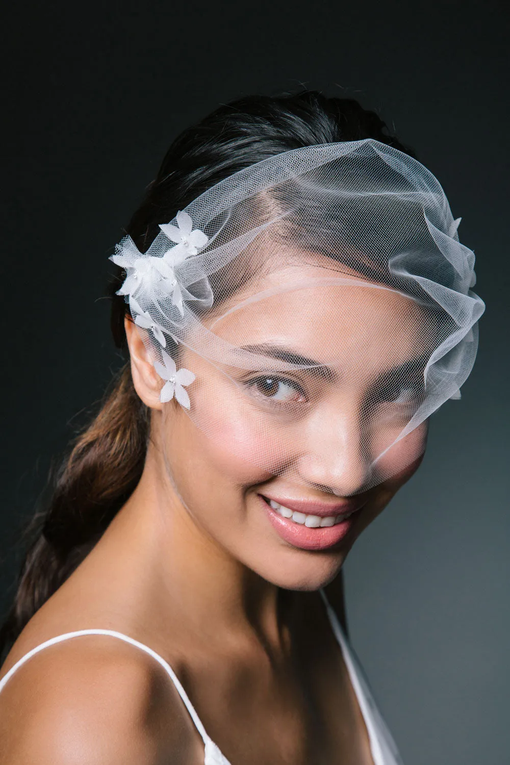 Willa: Tulle Blusher Veil with Applique Silk Petals