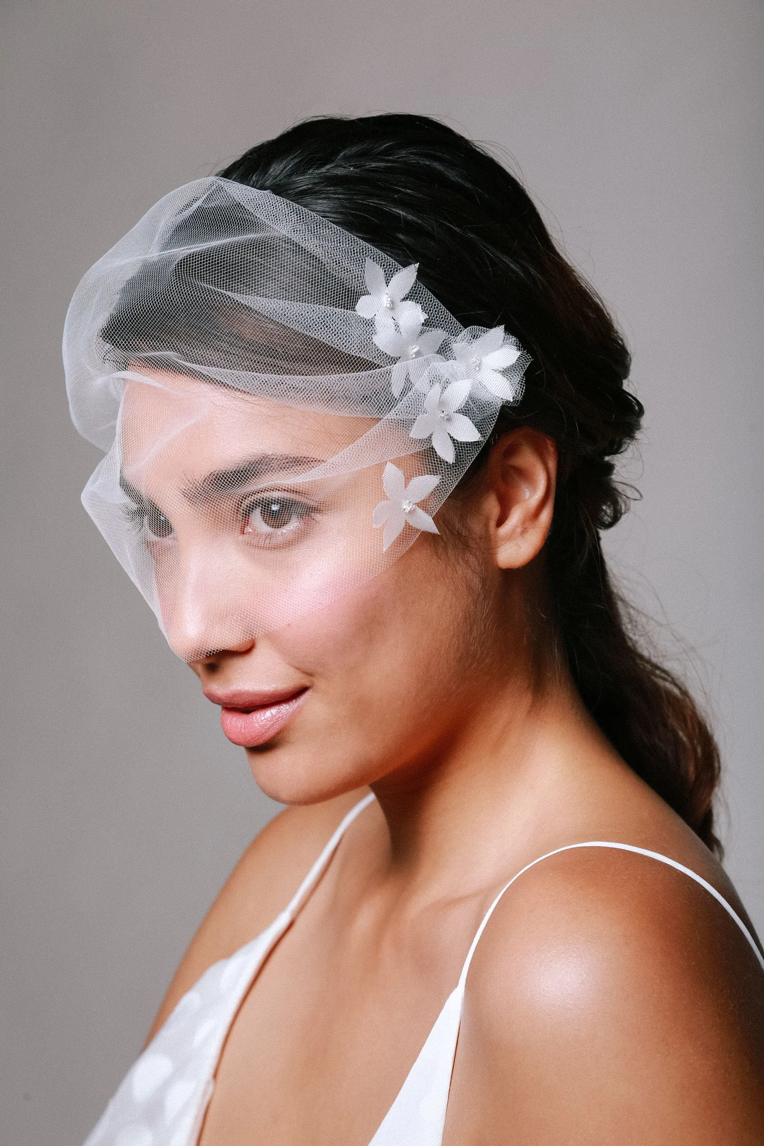 Willa: Tulle Blusher Veil with Applique Silk Petals