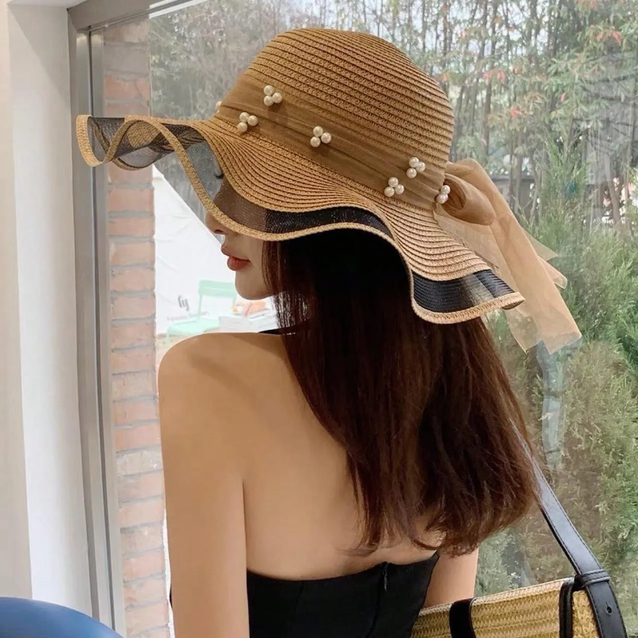 Women's Summer Pearl Embellished Wide-Brimmed Sunhat With Wave Mesh, Ideal For Traveling, Beach, And Sun Protection Bow